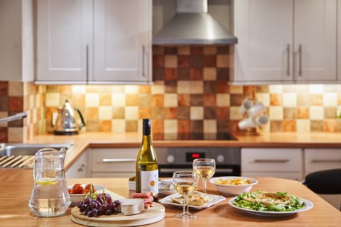 Fresh Escapes - Swallows End - Romantic -  hot tub , sauna, pool