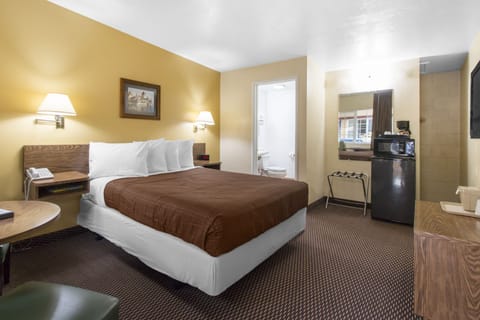 Standard Room, 1 Queen Bed | Free WiFi