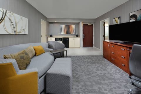 Suite, 1 Bedroom | Living area | 42-inch TV with cable channels, Netflix, Hulu