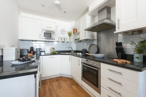 Fully equipped kitchen - Fistral Lookout, Ocean 1