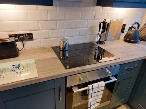 House | Private kitchen | Fridge, microwave, oven, stovetop