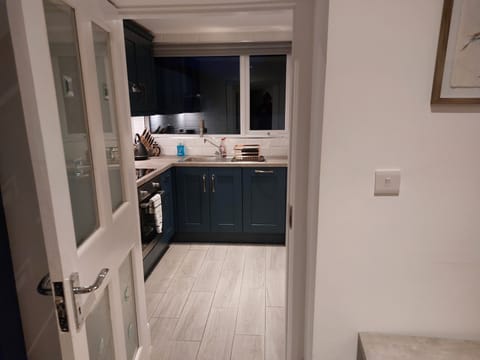 House | Private kitchen | Fridge, microwave, oven, stovetop