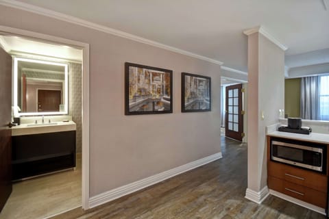 Presidential Suite, 1 King Bed, Non Smoking | Bathroom | Shower, free toiletries, hair dryer, towels