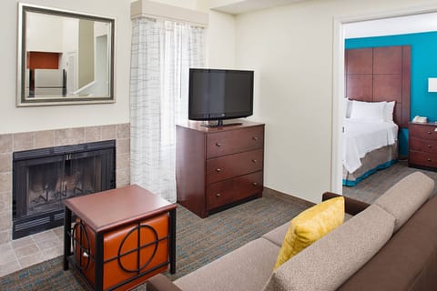 Loft, 2 Bedrooms, Fireplace | Premium bedding, in-room safe, desk, laptop workspace