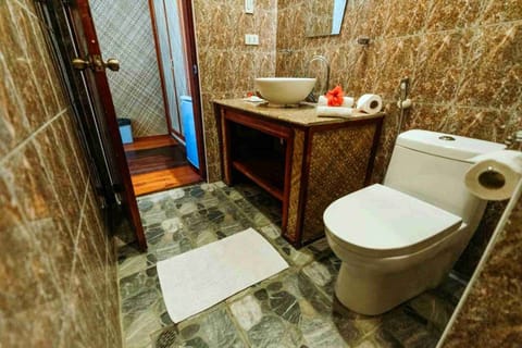 Ocean View Room | Bathroom | Shower, bidet, towels