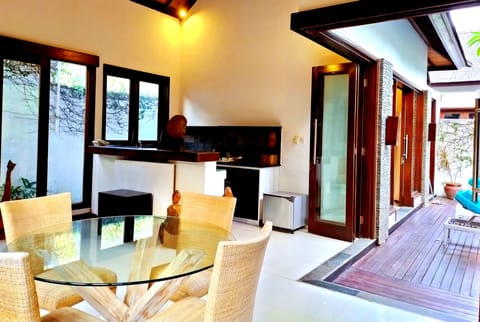 Family Villa, 2 Bedrooms | Living room | 43-inch Smart TV with digital channels, TV, Netflix