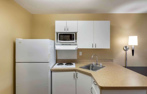 Studio, 1 Queen Bed, Non Smoking | Private kitchen | Fridge, microwave, stovetop