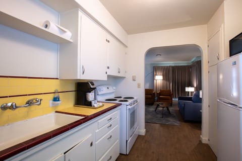 Courtyard Suite | Private kitchen | Fridge, microwave, coffee/tea maker