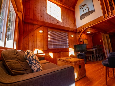 Cabin, 2 Bedrooms (Port Side) | Living room