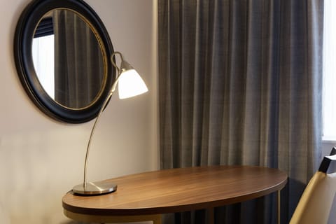 Room, 1 King Bed | In-room safe, desk, laptop workspace, iron/ironing board