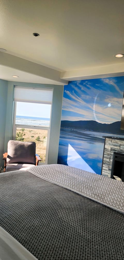 Oceanfront Room - Not Pet Friendly | Individually decorated, individually furnished, free WiFi, bed sheets