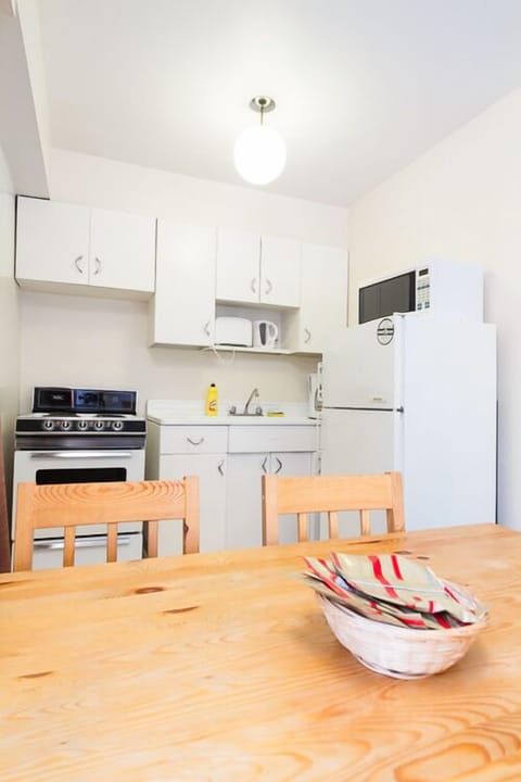 Studio, 2 Queen Beds | Private kitchen | Fridge, microwave, coffee/tea maker