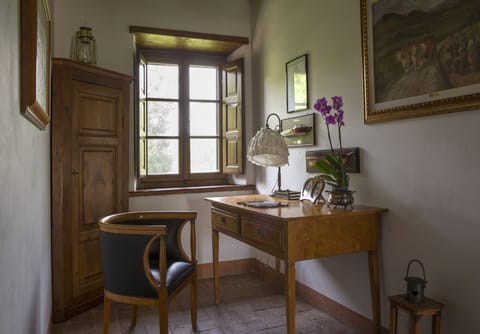 A small desk for anybody who needs to work while on holiday