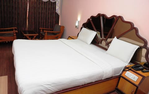 Superior Room | Iron/ironing board, bed sheets