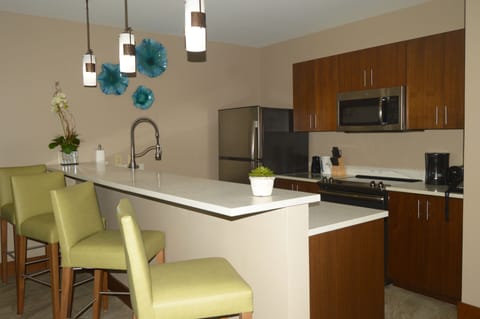 Panoramic Condo, 3 Bedrooms, Ocean View | Private kitchen | Fridge, microwave, oven, stovetop