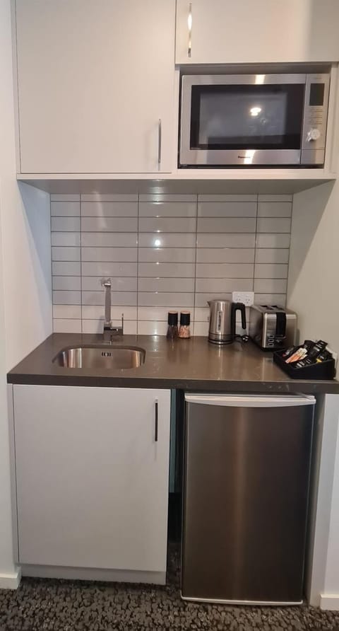 Standard Studio | Private kitchen | Microwave, coffee/tea maker, electric kettle, toaster