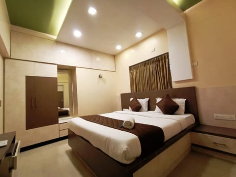 Deluxe Double Room | Hill view