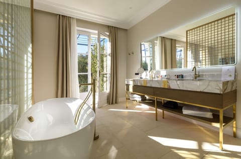 Signature Suite, Terrace | Bathroom | Hair dryer, bathrobes, towels