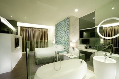 Duplex Suite | Bathroom | Designer toiletries, hair dryer, slippers, towels