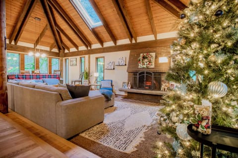 Expansive Great room-Holiday ready for cozy chats and yummy food.