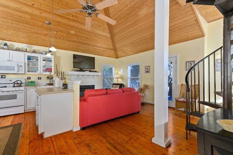 Bella Beach is a charming and peaceful neighborhood north of downtown Depoe Bay.