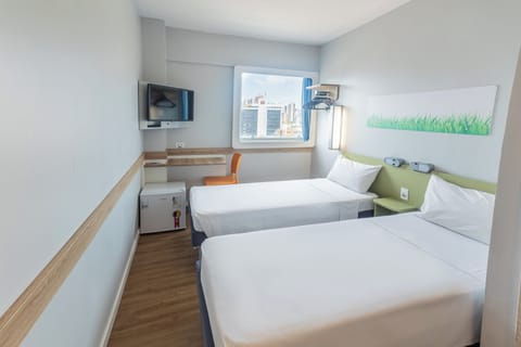 Standard Room, 2 Twin Beds (com frigobar) | View from room