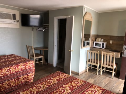 Double Room | Desk, soundproofing, iron/ironing board, free WiFi