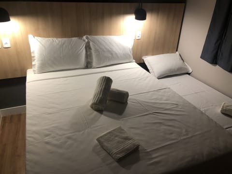 Deluxe | Free WiFi, bed sheets