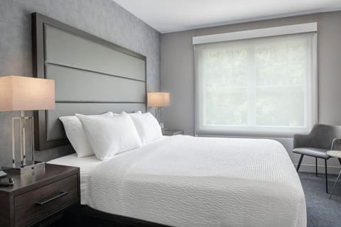 Studio, 1 King Bed with Sofa bed | Premium bedding, desk, laptop workspace, blackout drapes