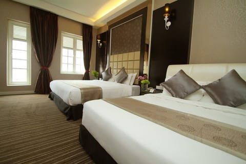 Deluxe Family Suite with Bathtub | View from room