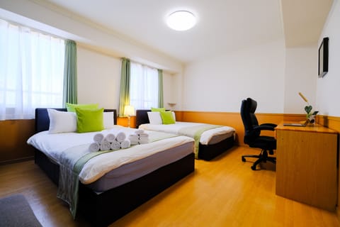 Apartment, Non Smoking (901) | Individually decorated, desk, iron/ironing board, free WiFi