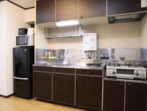 Apartment, Non Smoking (403) | Private kitchenette | Fridge, microwave, electric kettle, rice cooker