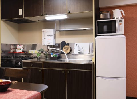 Apartment, Non Smoking (405) | Private kitchenette | Fridge, microwave, electric kettle, rice cooker