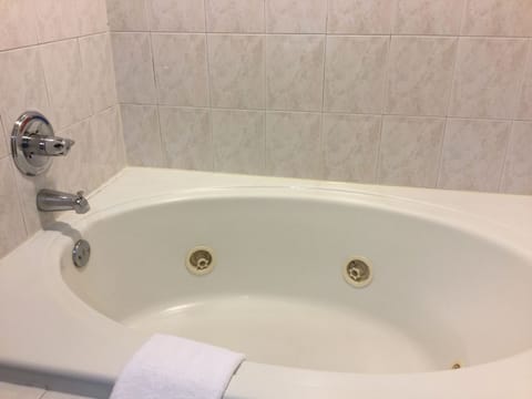 Suite, 1 King Bed, Non Smoking, Jetted Tub | Jetted tub