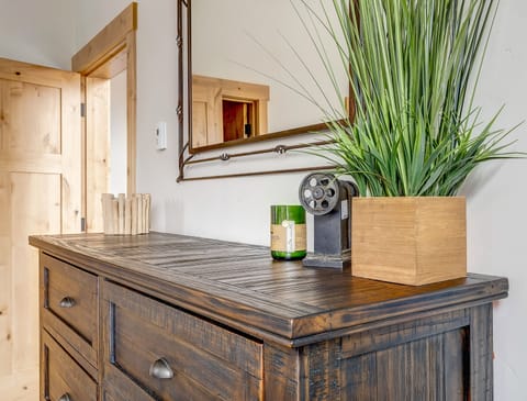 - Bedroom dresser with mirror and decor in rustic cabin style - Stylish details create inviting Colorado rental atmosphere - Perfect blend of comfort and design in vacation retreat