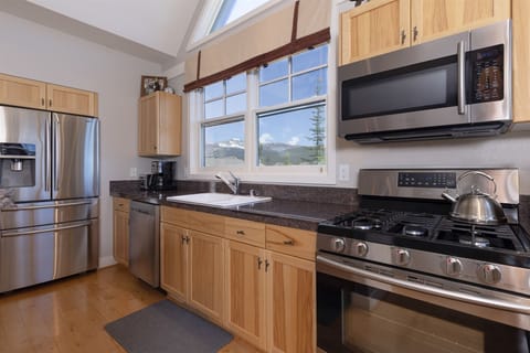 Fabulous appliances, large kitchen and island, pantry, and VIEWS