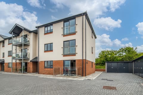 New build 2bed ground floor apartment 3mins to Blue Flag beach, golf & amenities