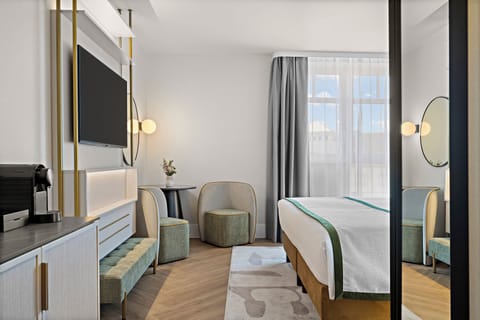 Comfort Double Room | Hypo-allergenic bedding, in-room safe, laptop workspace, blackout drapes