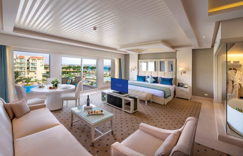 Majestic Suite Prime Sea & Pool View with VIP Package | Premium bedding, free minibar, individually decorated