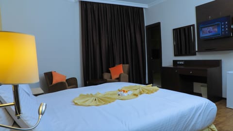 Junior Double Room | Premium bedding, pillowtop beds, in-room safe, individually decorated