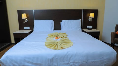 Premium bedding, pillowtop beds, in-room safe, individually decorated