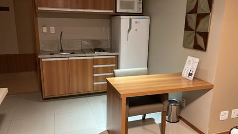 Deluxe Studio Suite, 1 King Bed | Minibar, in-room safe, desk, free WiFi