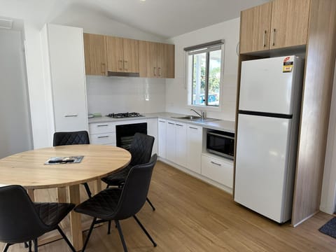 5 Berth 3 Bedroom Family Cabin | Free WiFi