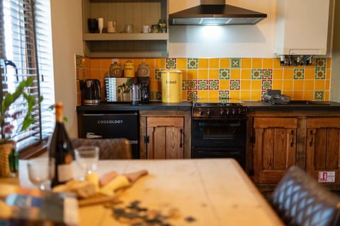 Fern Cottage - Luxurious 1 Bedroom - Blossom Farm (26787)