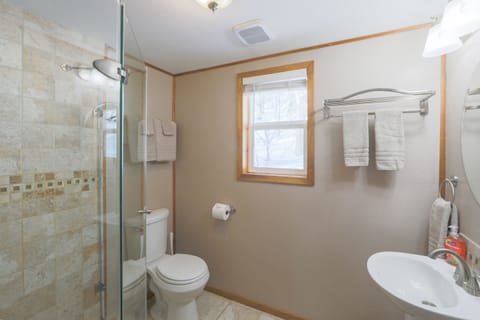 Superior Cabin, Ensuite (Birch Cabin) | Bathroom | Shower, hair dryer, towels, soap