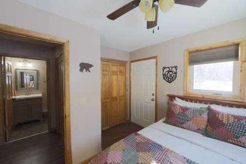 Family Cabin, Ensuite (Willow Cabin) | 1 bedroom, premium bedding, individually decorated