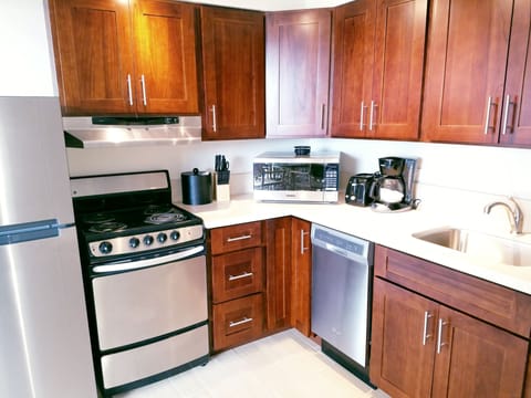 Deluxe Room, 2 Bedrooms, 2 Bathrooms (Hala) | Private kitchen | Fridge, microwave, coffee/tea maker, toaster