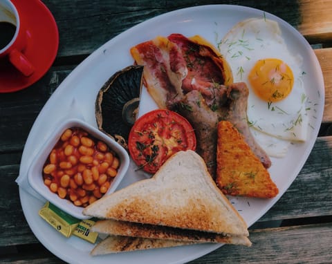 Daily full breakfast (GBP 12.50 per person)