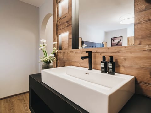 Suite, 2 Bedrooms | Bathroom | Free toiletries, hair dryer, bathrobes, slippers