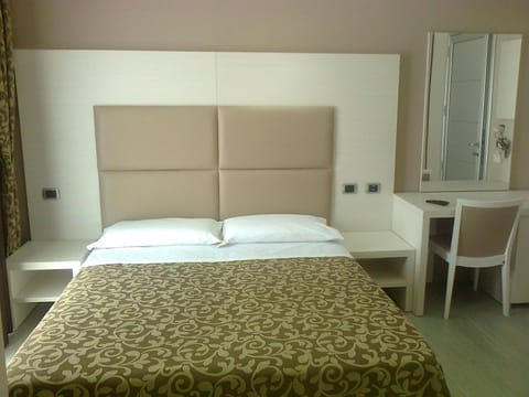 Double Room, Partial Sea View | Minibar, in-room safe, desk, free WiFi